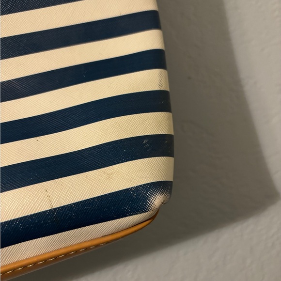 Blue and white bow graphic Kenneth Cole reaction tote back - flawed - Picture 7 of 12